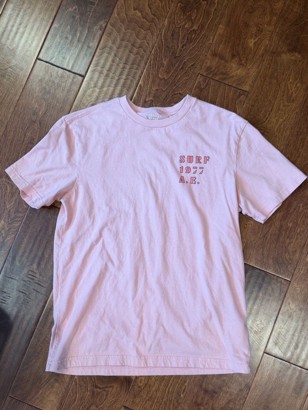 American Eagle Outfitters Light Pink 'Surf 1977 A.E.' Graphic Tee Mens XS